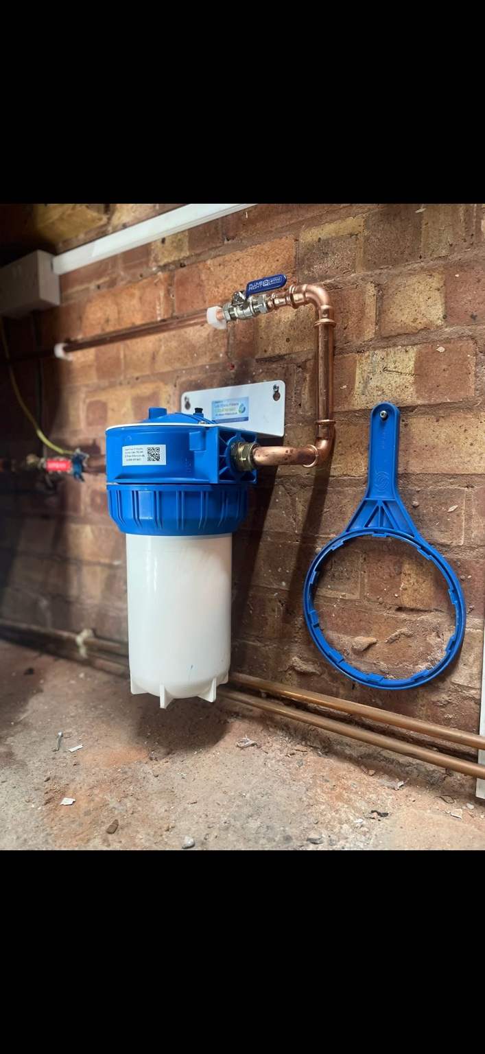 Heating system filter fitted to copper pipework
