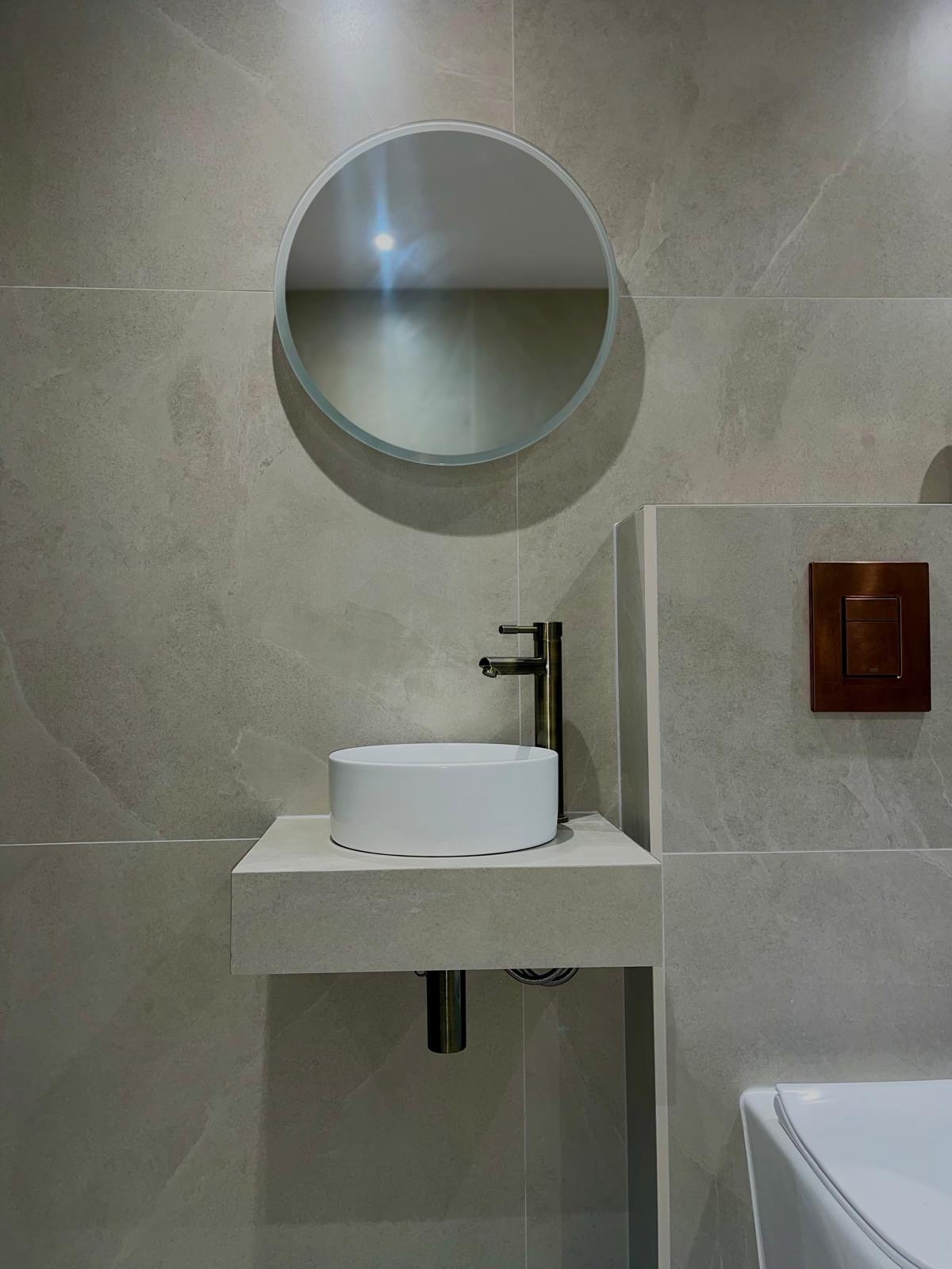 Countertop basin with round illuminated mirror